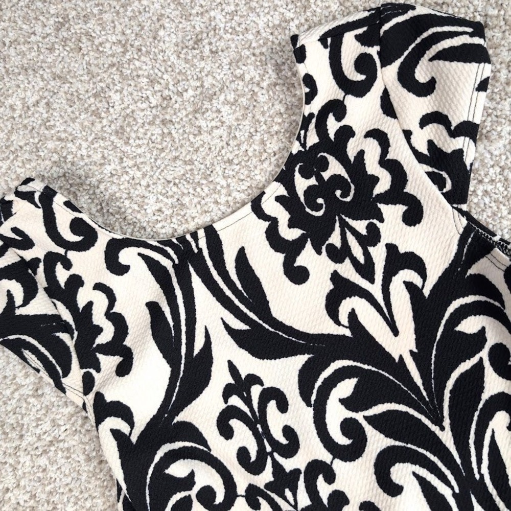 Buttons Black and‎ Beige Damask Print Sleeveless Mini Dress - Size M